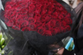 52朵红色玫瑰代表着什么意义呢（52朵红玫瑰花束图片大全）