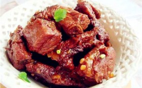 煮牛肉放什么料（煮牛肉的最佳配料选择）