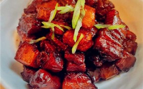 做红烧肉用什么肉最好（制作红烧肉的最佳肉选）