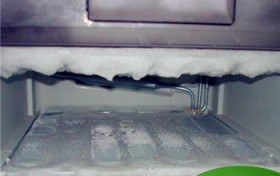 冰箱出水孔在哪里？冰箱排水孔堵住了怎么办？
