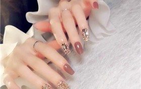 涂指甲油的小妙招？涂脚指甲油的正确步骤？图1