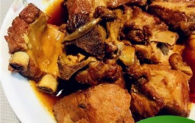 怎样炖排骨好吃？猪肉排骨怎样做好吃又简单？图1