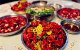小龙虾里面放什么配菜（小龙虾常见配菜推荐）