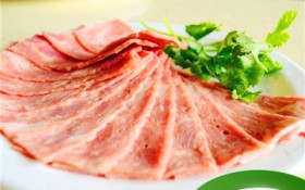 培根肉是什么肉制成的（培根肉的制作原料是什么？）