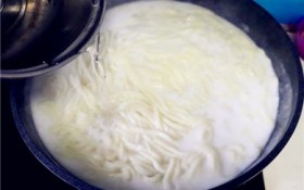 手擀面煮多久（手擀面煮制时间）