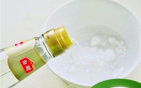 醋精和白醋有哪些区别(醋精与白醋的区别)